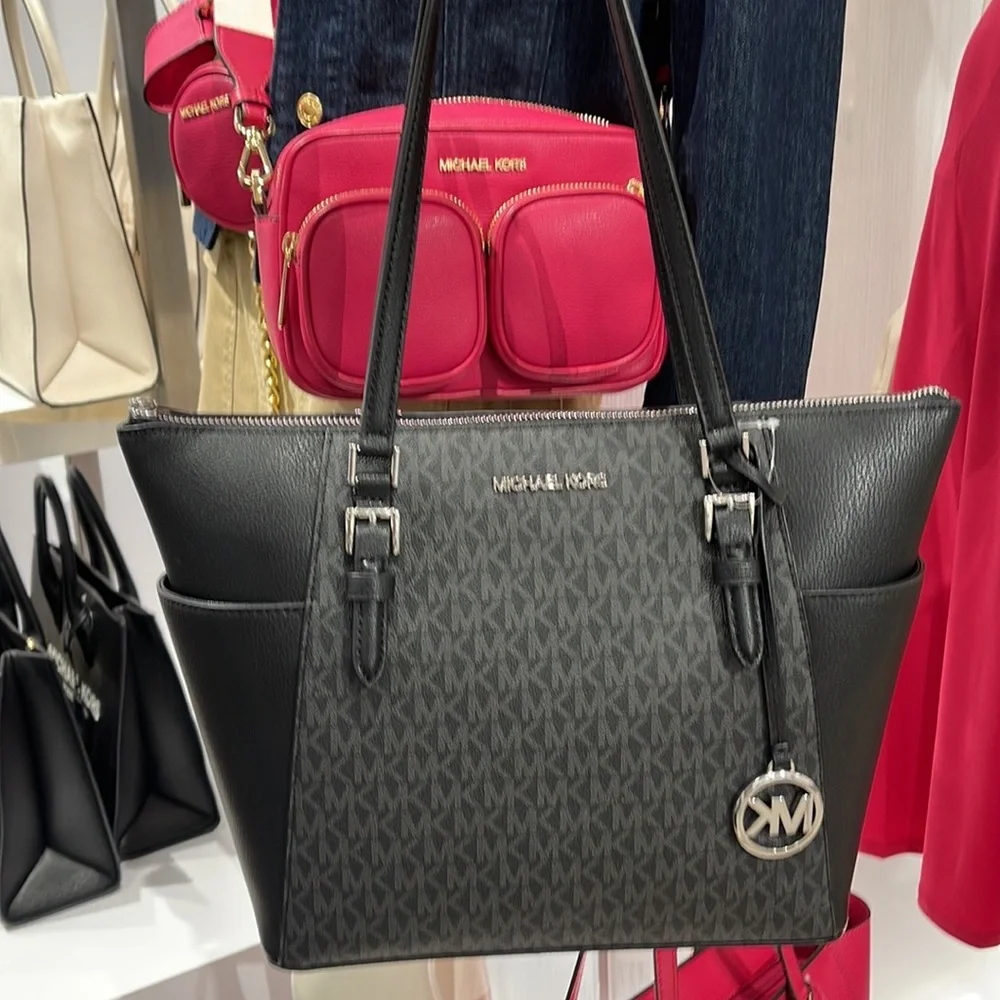 MICHAEL KORS CHARLOTTE LARGE TOP ZIP Tote bag
Black Signature - Picture 12 of 16